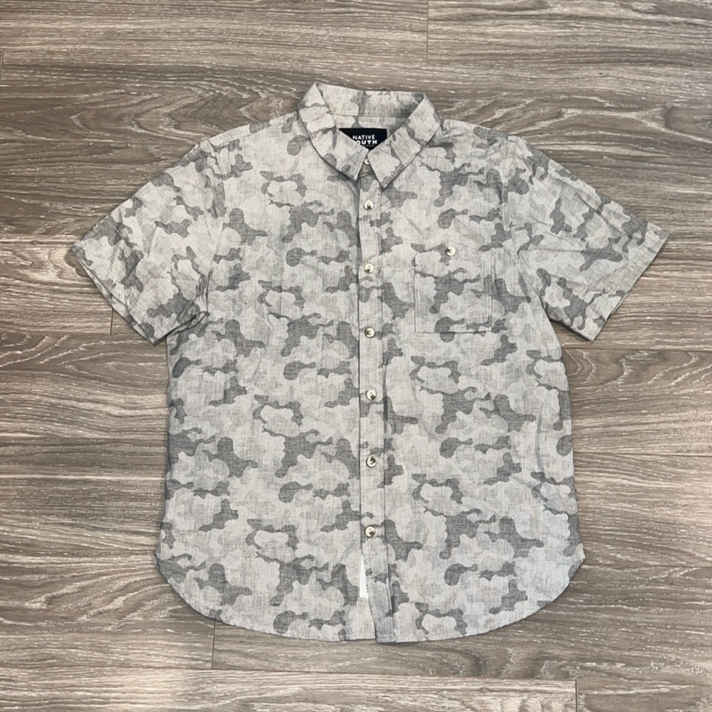 Native youth short sleeve button down shirt. Size XL. NWOT